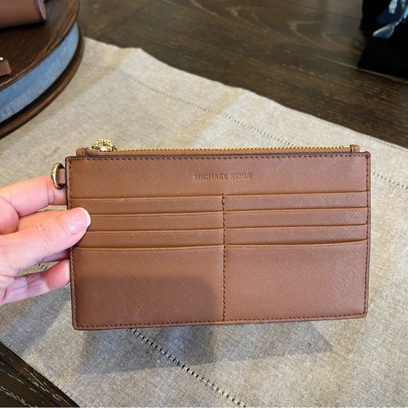 Michael Kors Jet Set Saffiano Crossbody with detachable Strap (tan) and Wallet - Picture 3 of 7